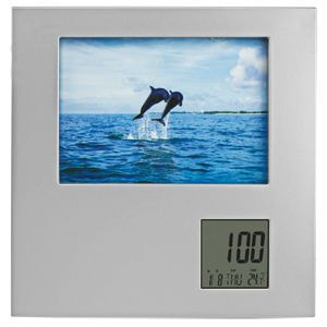 серебристый